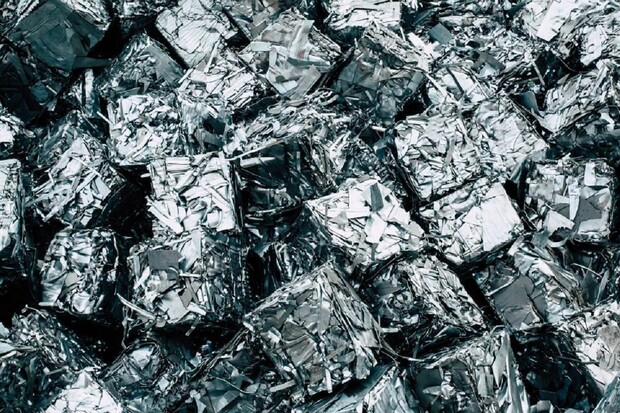 Baterie pro elektromobily potřebují mnohem méně surovin než benzín