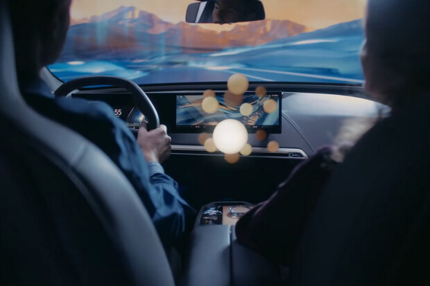 Právě představený BMW iDrive má rozdmýchat nové emoce mezi řidičem a vozem