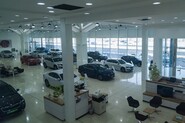 Tohle je největší showroom Škoda Auto na světě. Najdete ho v Dubaji