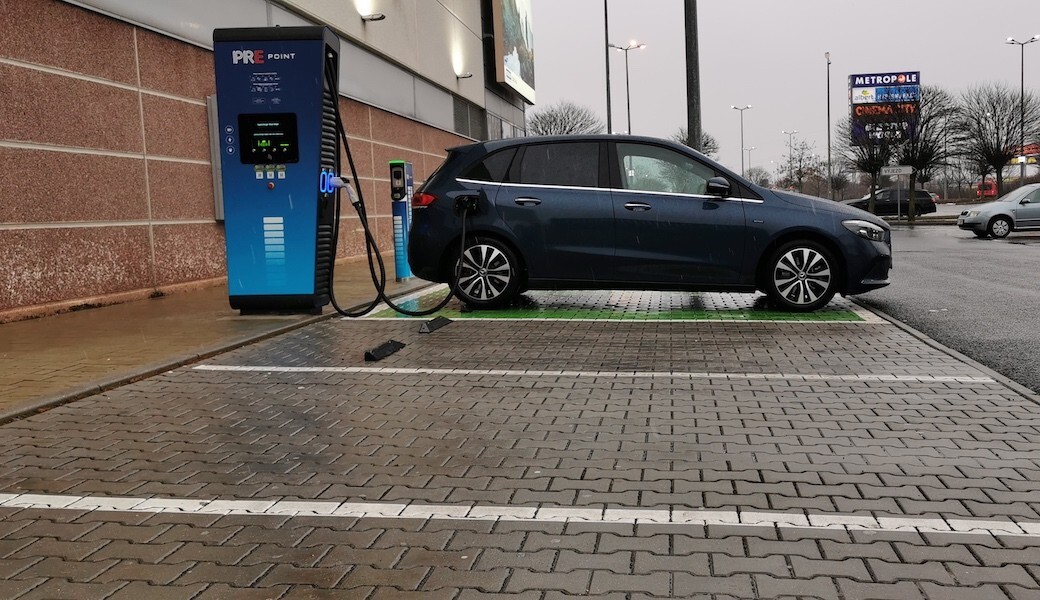 Reálná spotřeba benzínu a elektrický dojezd plug-in hybridu Mercedes B 250e