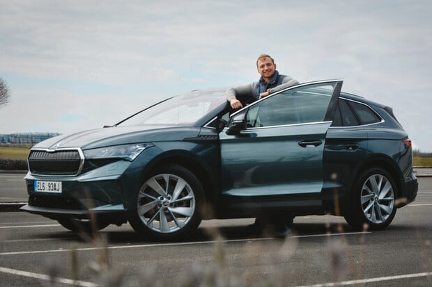 Škoda Auto dodá 131 elektromobilů Enyaq iV pro potřeby Komerční banky