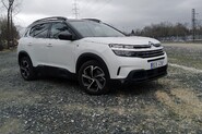 Test Citroën C5 Aircross Shine Hybrid 225 e-EAT8 – Velký zvenčí, malý uvnitř