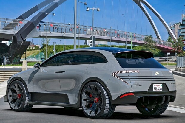 Humble Motors představil SUV s dobíjecí solární střechou