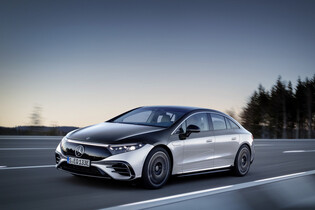 Mercedes EQS je tady. Je to elektrický luxus s ultradlouhým dojezdem
