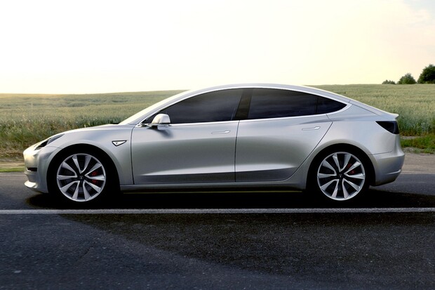 Majitelé Tesly Model 3 si stěžují na reznutí. Co na to Tesla?