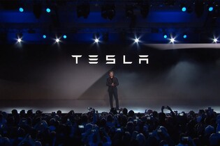 Tesla Muskovi již vyplatila více, než kdy vydělala. Nyní mu dá několikrát tolik