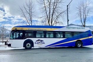 Na Aljašce začal jezdit první elektrobus