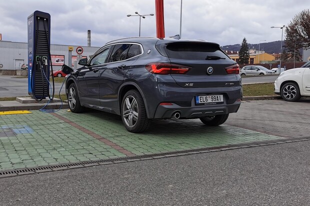 Reálná spotřeba benzínu a elektrický dojezd plug-in hybridu BMW X2 xDrive25e