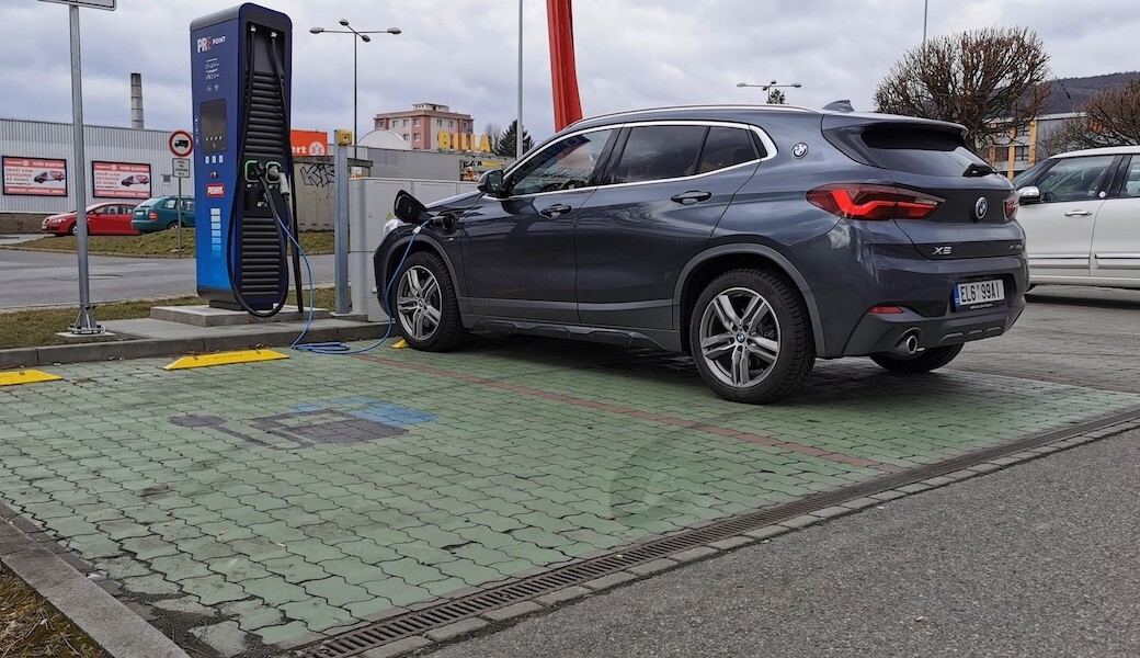 Reálná spotřeba benzínu a elektrický dojezd plug-in hybridu BMW X2 xDrive25e