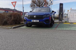 Reálná spotřeba benzínu a elektrický dojezd plug-in hybridu Volkswagen Touareg R