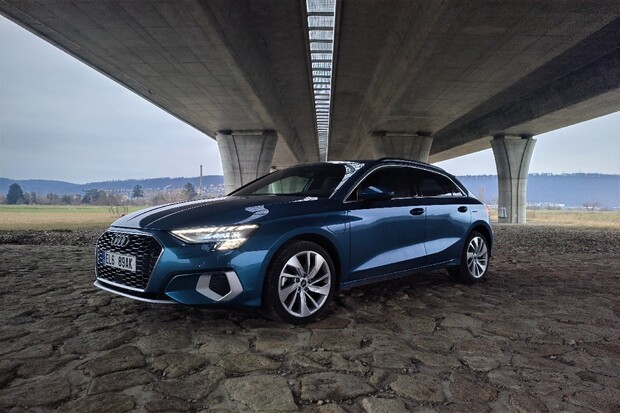 Audi připravuje další elektrickou novinku. Prototyp se dokonale maskoval