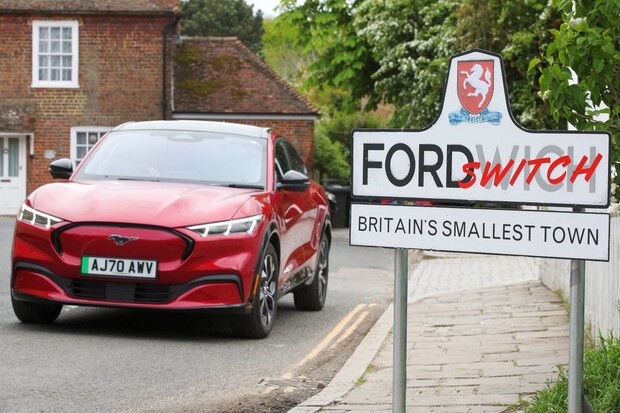 Fordy ve Fordwichi aneb elektrické Mustangy cválají Británií