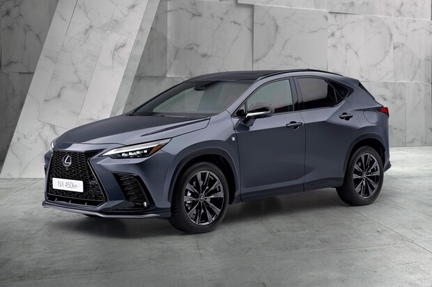 Lexus NX. První Lexus do zásuvky