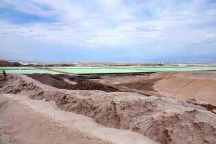 Evropa prohrává boj o lithium z Bolívie, Čína investuje miliardy do dvou dolů