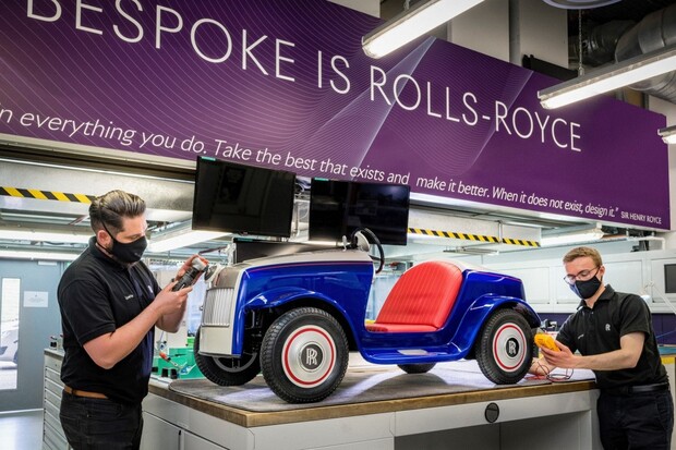 První elektrický Rolls-Royce podstoupil pravidelný servis po 100 000 m