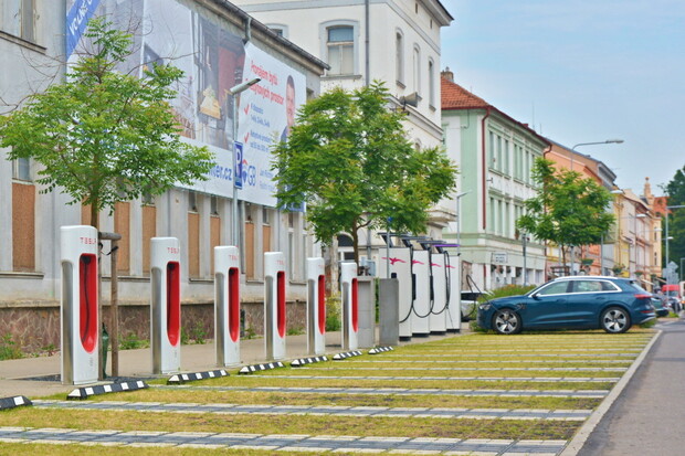 Superchargery v Německu porušují zákon. Tesla musí sjednat nápravu