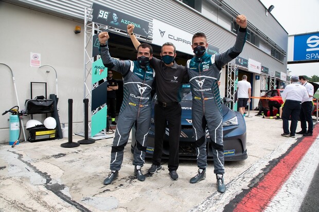 Cupra je vítězem prvního závodu cestovních elektromobilů na světě