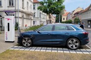Test nabíjení Audi e-tron po 32 tisících kilometrech. Nabíjí stále tak rychle?