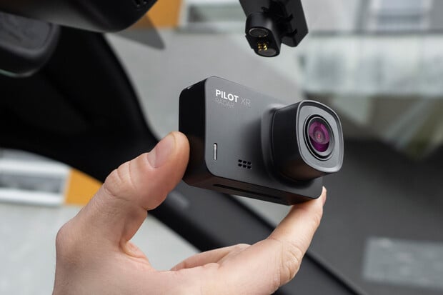 Nová 2K autokamera Niceboy vás upozorní na radary a k tomu nabídne mobilní aplikaci