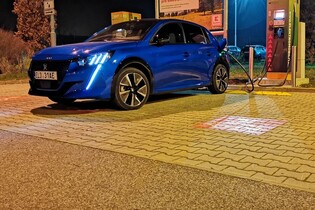 Otestovali jsme, jaká je reálná zimní spotřeba elektromobilu Peugeot e-208 GT