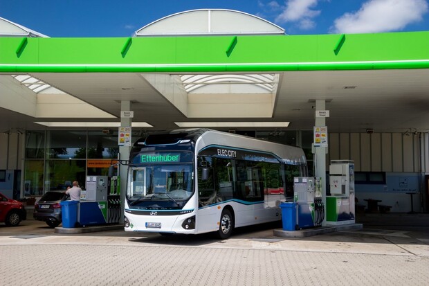 Hyundai zahajuje zkušební provoz vodíkových autobusů v Mnichově