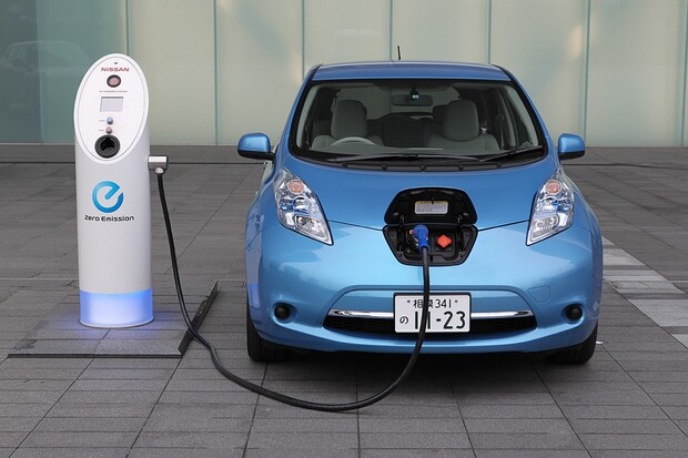 Jak snížit cenu elektromobilů? Sdílením komponent
