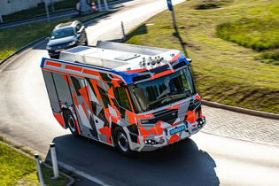 Volvo Penta spustilo výrobu pohonu pro první elektrický hasičský speciál