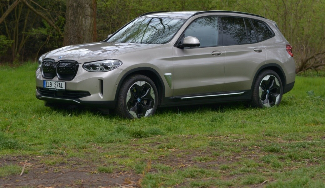 BMW iX3