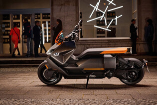 Rimac koupil Bugatti, Tesla začala v Evropě prodávat Model Y a další novinky