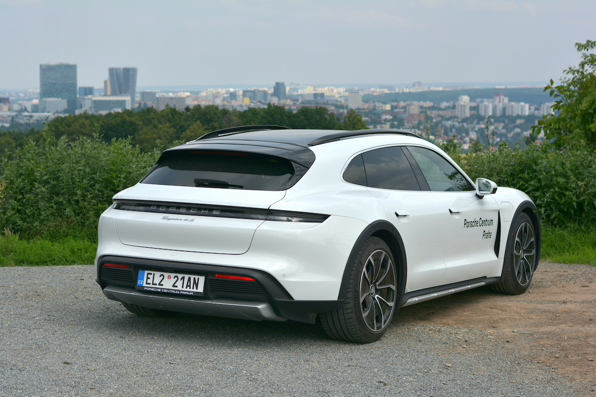 Porsche plánuje elektrický crossover se třemi řadami sedadel | fDrive.cz