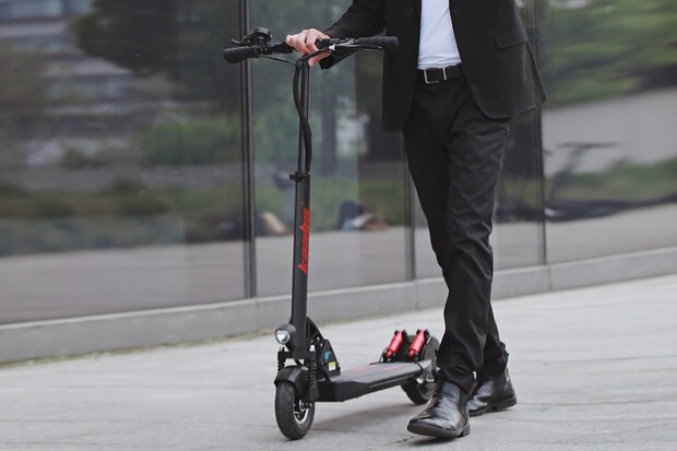 Elektrické koloběžky Kaabo zamířily na český trh