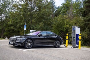 Mercedes začal v Česku prodávat svoji vlajkovou loď jako plug-in hybrid