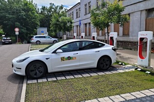 Změřili jsme to. Jak rychle se ve skutečnosti nabíjí Tesla Model 3?