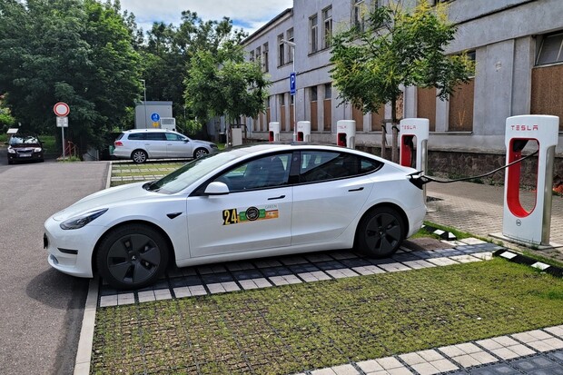 Český tým se opět pokusí o světový rekord ve 24hodinovce elektromobilem