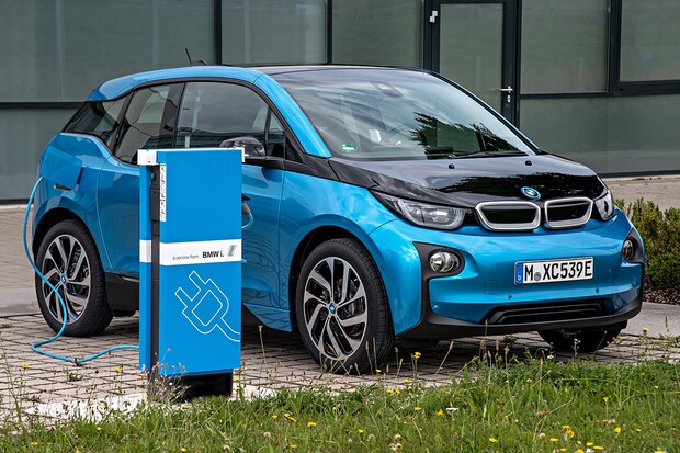 S reálným dojezdem 500 km výrobcům elektromobilů pomůže Samsung