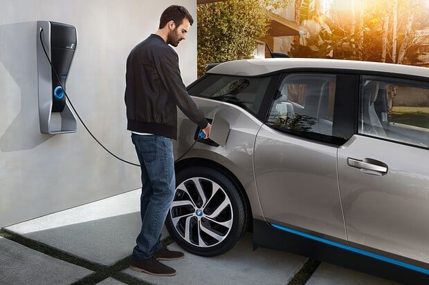 Až 40 % domácností ve Velké Británii bude mít problémy s dobíjením elektromobilů