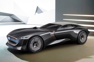 Audi skysphere. Doktor Jekyll se kochá a pan Hyde řídí. Samozřejmě na elektřinu