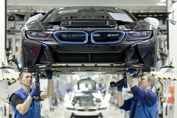 Jak pracují roboti v továrně BMW?