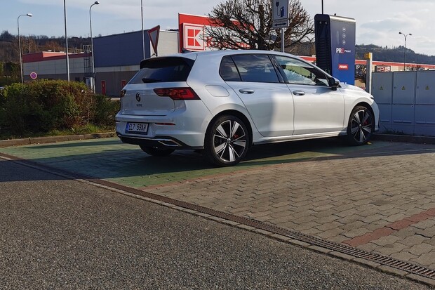 Reálná spotřeba benzínu a elektrický dojezd plug-in hybridu Volkswagen Golf GTE