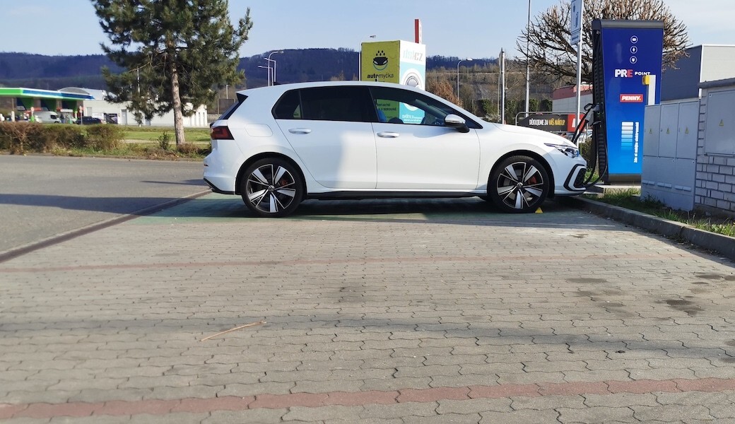 Reálná spotřeba benzínu a elektrický dojezd plug-in hybridu Volkswagen Golf GTE