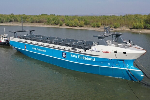 Autonomie se netýká jen aut. Co takhle samořiditelná nákladní loď?