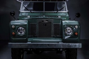 Další tabu prolomeno. Everatti nabízí elektrickou konverzi Land Roveru z 60. let