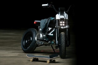 BMW CE 02. Robustní zábava