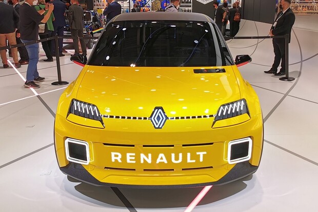 Renault 5 Prototype naživo. Mrkne, a je váš