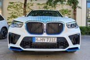 První kilometry v BMW iX5 Hydrogen. Mnichov na vodík nezanevřel – IAA Mnichov 2021