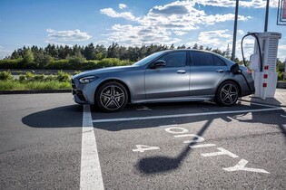 Mercedes třídy C přijíždí do Česka i jako plug-in hybrid
