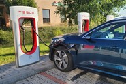 Na některých Superchargerech už mohou nabíjet i elektromobily ostatních značek