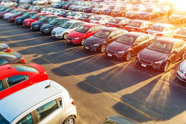 Je čas investovat do automobilového průmyslu?