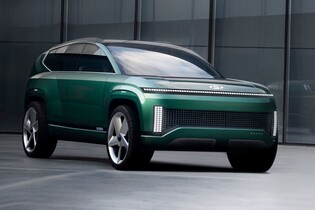 Češi s Teslou ovládli Nürburgring a zajímavé novinky z Los Angeles