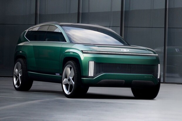 Češi s Teslou ovládli Nürburgring a zajímavé novinky z Los Angeles